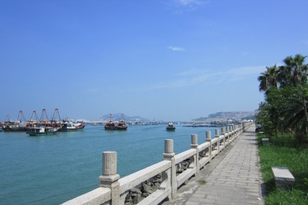 <珠海渔女-珠澳海湾游船-船观港珠澳大桥1日游>人手1只横琴生蚝丨免通行证丨看澳门两景、看港珠澳大桥丨超千人出行体验