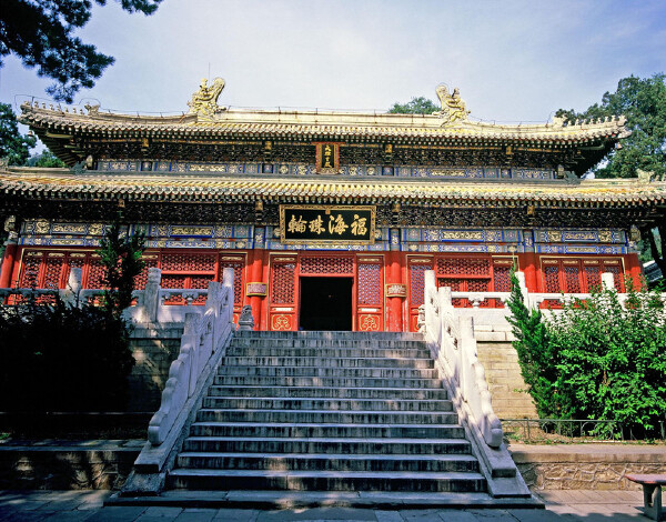 劳动节去潭柘寺旅游必备物品 潭柘寺在北京的头沟区,离北京市的中心