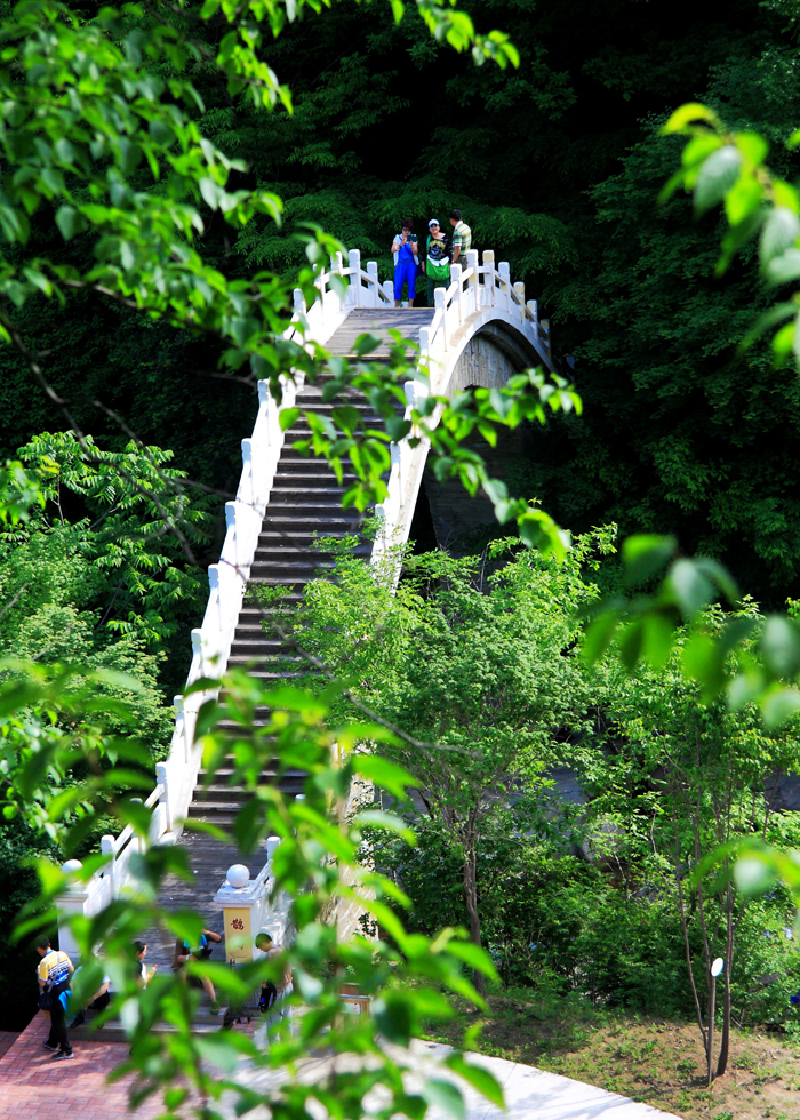 山体形成于侏罗纪晚期,为花岗岩地质结构,又经喜马拉雅山造山运动的