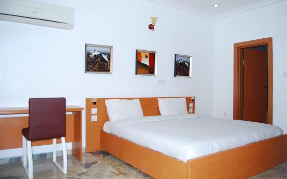 3J 的酒店股份有限公司电话地址_3J 的酒店股