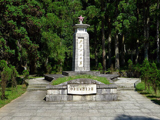 上楼红军烈士墓