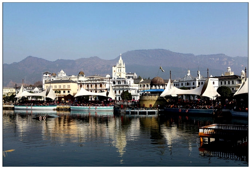 来到东方好莱坞横店影视基地