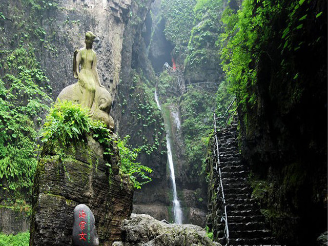 野三坡百里峡-爱琴海薰衣草庄园-孤山寨2日游>漂流,竹筏戏水,特色烤