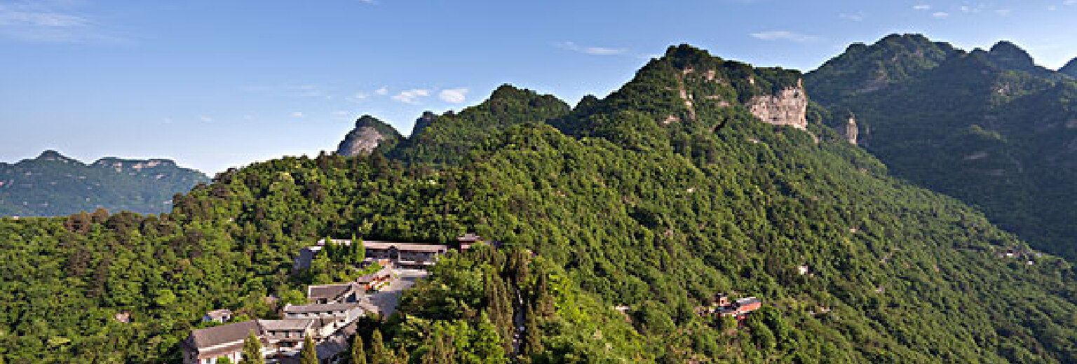 凌虚岩旅游攻略