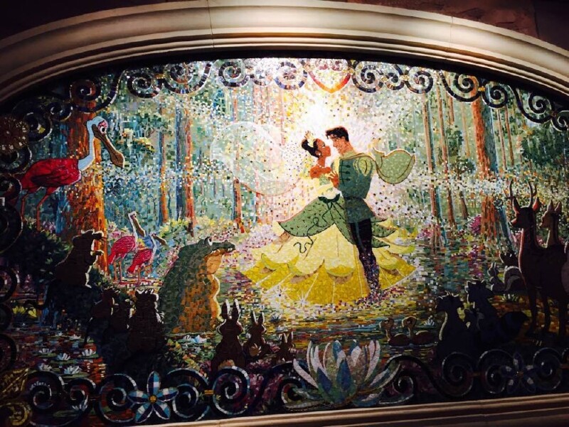 城堡内漂亮的吊顶和壁画迪士尼城堡入园咯大门前合照迪士尼商店  各种