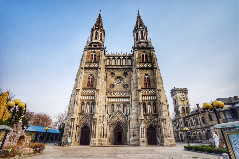 洪家楼天主教堂                          中午送朋友到济南,然后