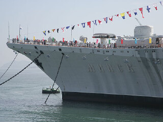 明思克航母中心