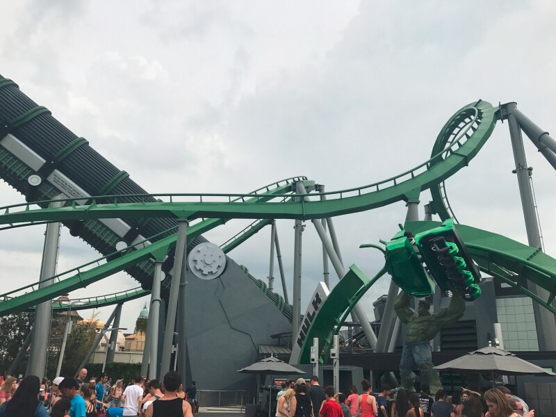 绿巨人的过山车butterbear,我们4个人买了一杯,很好意思和卖butter