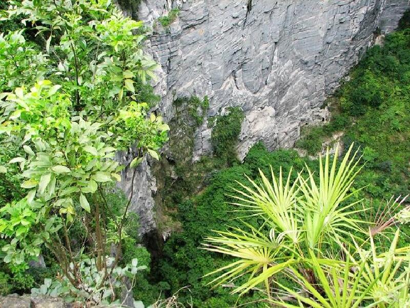 新发现#南宁竟然也有天坑,就在美丽的隆安布泉河边