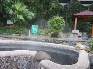 西岭雪山温泉1日游>花水湾樱花温泉 纯正高性价温泉