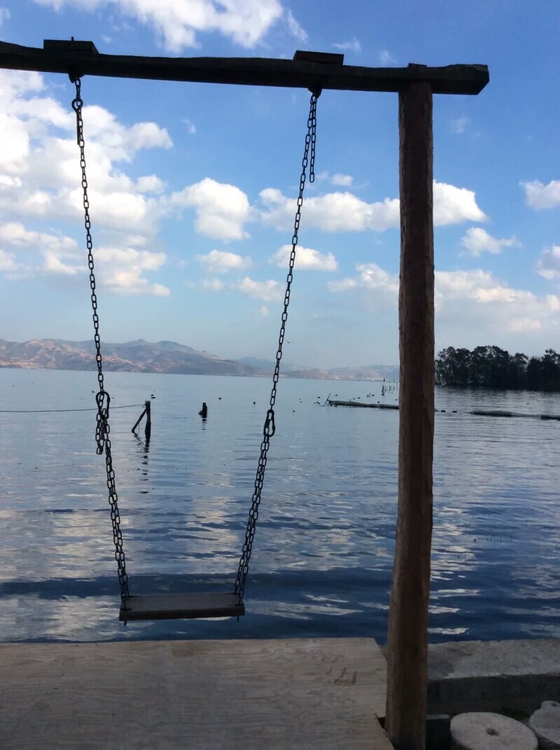 洱海边上设的秋千,虽然有点危险,但是如果时间允许,我愿意荡一整天.