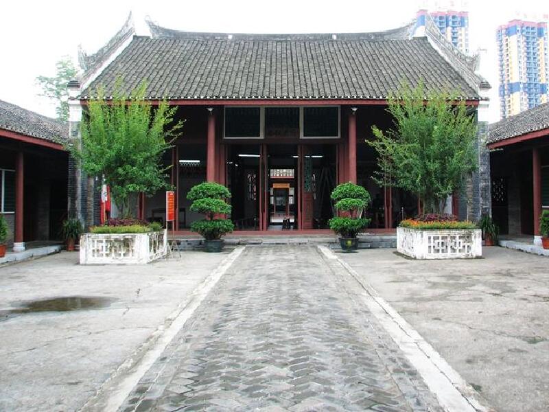 算是在田东的闹市中了,旧址原为经正书院,我到过几次田东,都一直没有