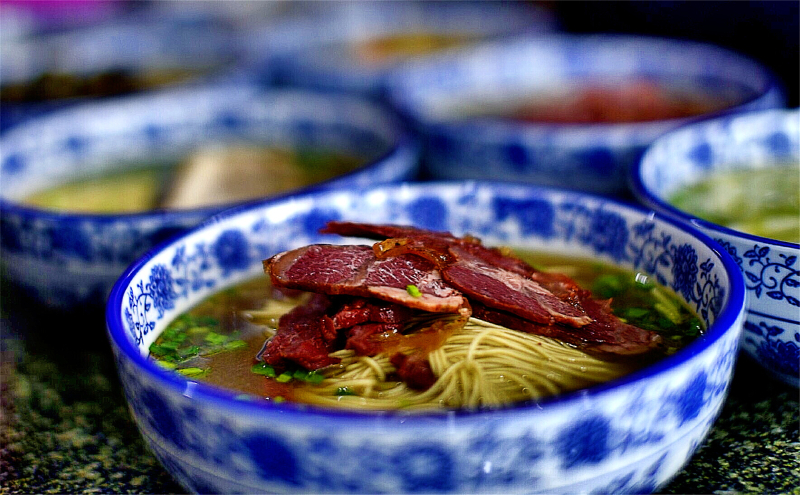 说到浇头,不得不提枫镇大肉,肥而不腻酥而