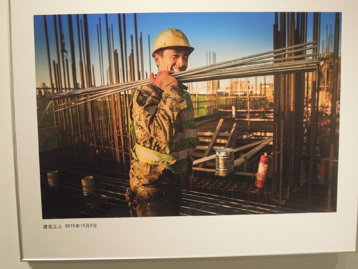 这是二楼津沽印吧 一楼大厅,天津滨海文化中心建设历程纪实摄影作品展