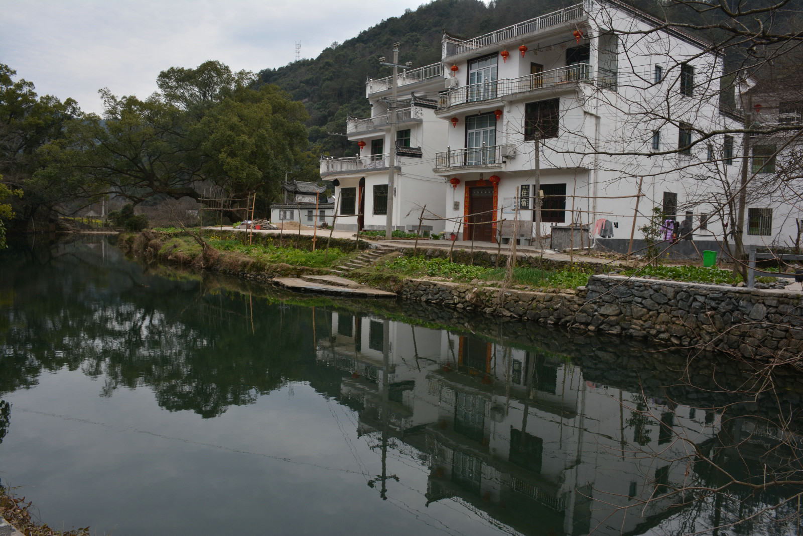 上晓起村穿村而过的溪水古称"晓川,现称"晓溪,两旁田园风景秀丽