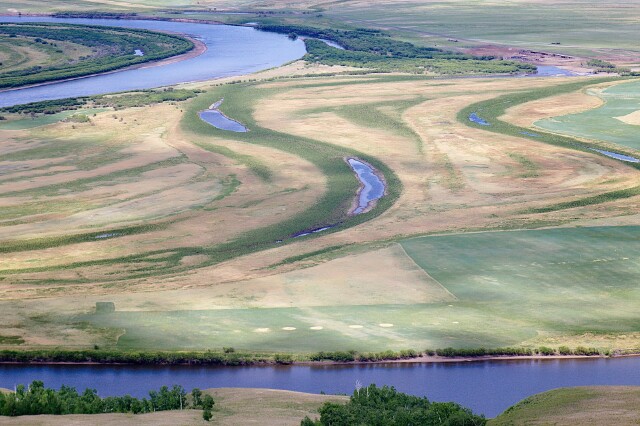 呼伦贝尔,高原与松辽平原之间,纵贯千余里