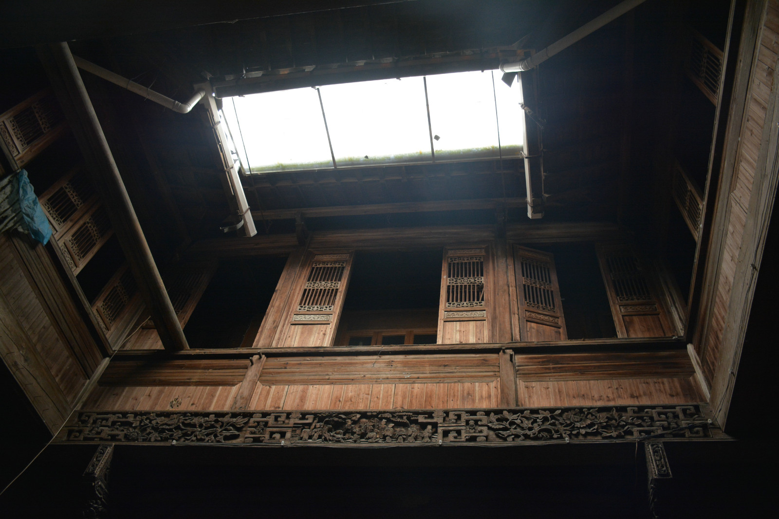 婺源晓起p164:天井上加了玻璃