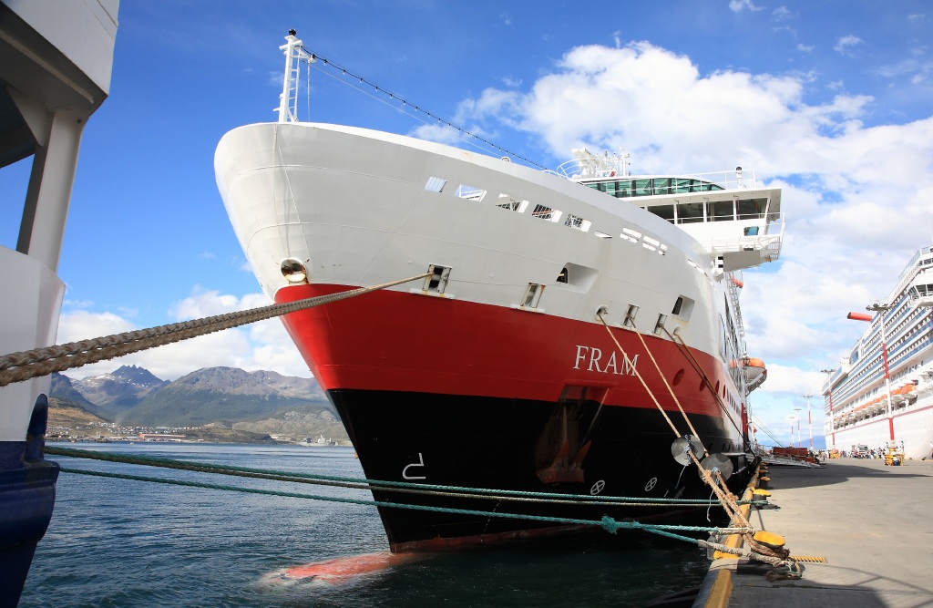 [元旦] 前进号-南极 阿根廷18日游>全程领队必发团,人间仙境南极半岛