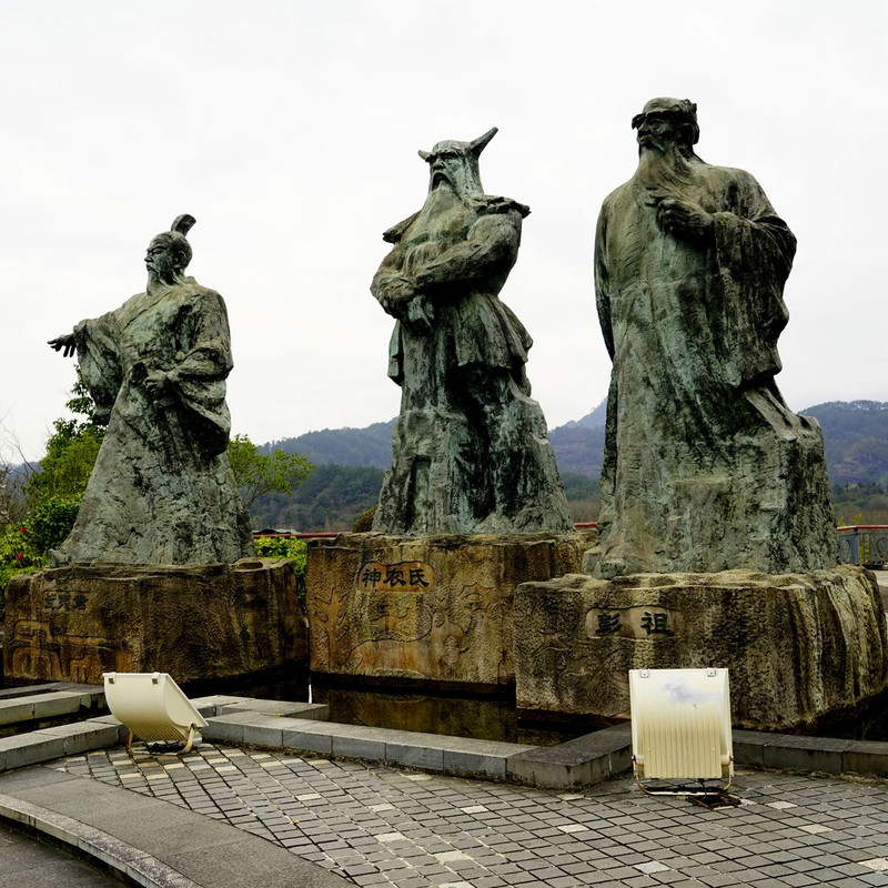 武夷山环岛千年祭雕塑图片