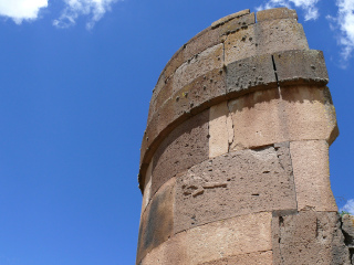 西屋斯坦尼葬礼塔群遗址