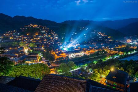 <贵州西江千户苗寨+荔波小七孔景区2日游>纯玩无购物、进店赔付500、赠送景区环保车、保证入住西江、观千户苗寨夜景、贴心管家服务