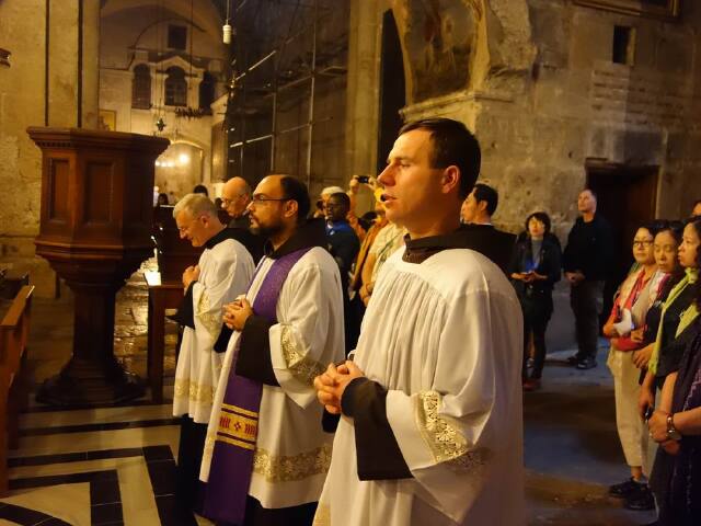 小教堂正在做弥撒