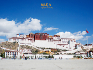 布达拉宫广场