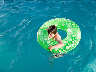 克拉玛依游泳池