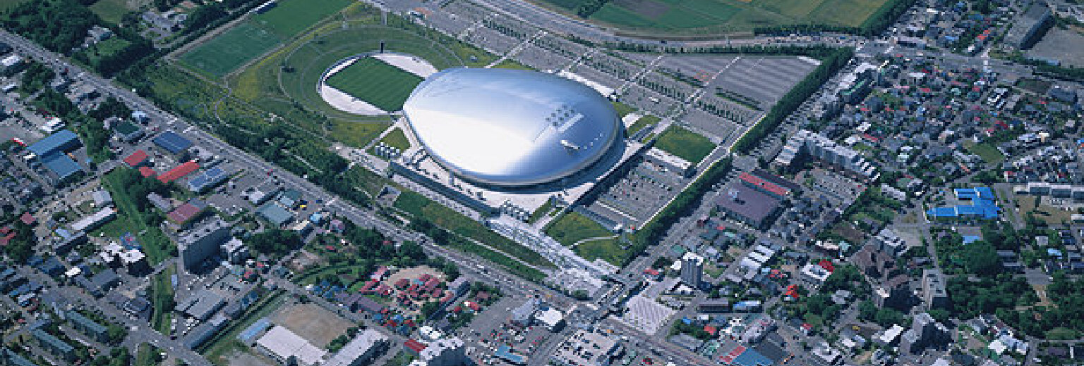 札幌体育场有1张图日本札幌体育场(sapporo stadium)是一座拥有可移动