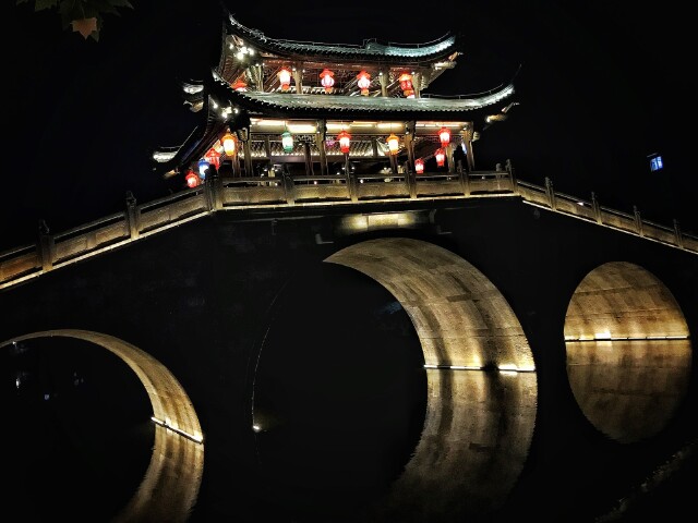 南关厢历史街区,位于海宁市硖石镇区东南部,北起大瑶桥,南至塘桥,会源