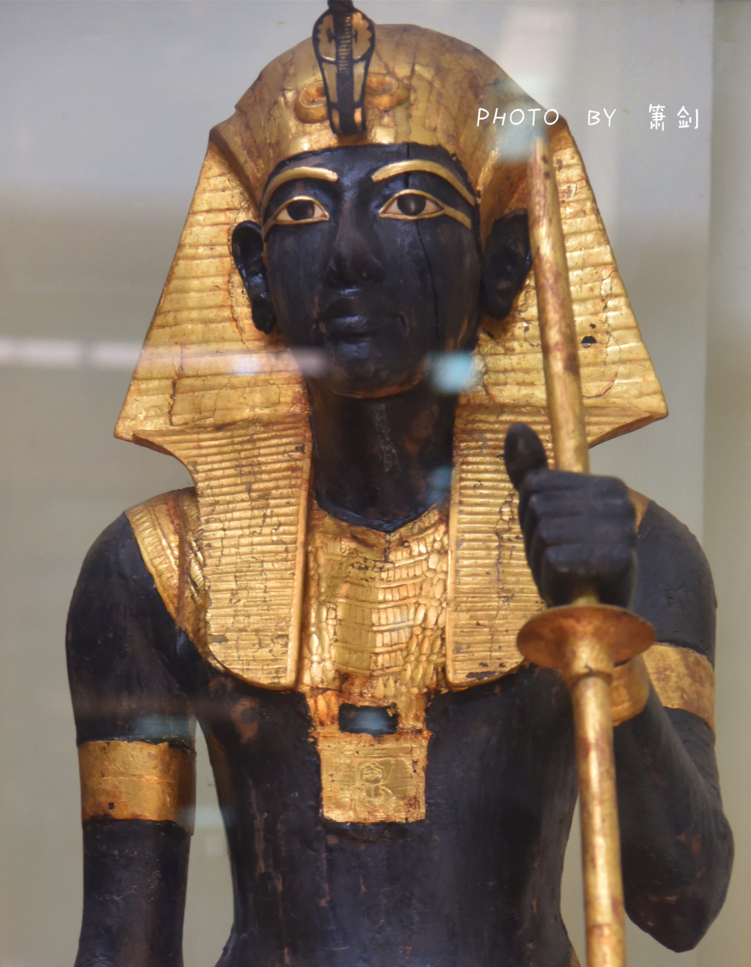 木乃伊石棺上的雕刻十分复杂,但大意都是保佑法老复活的.