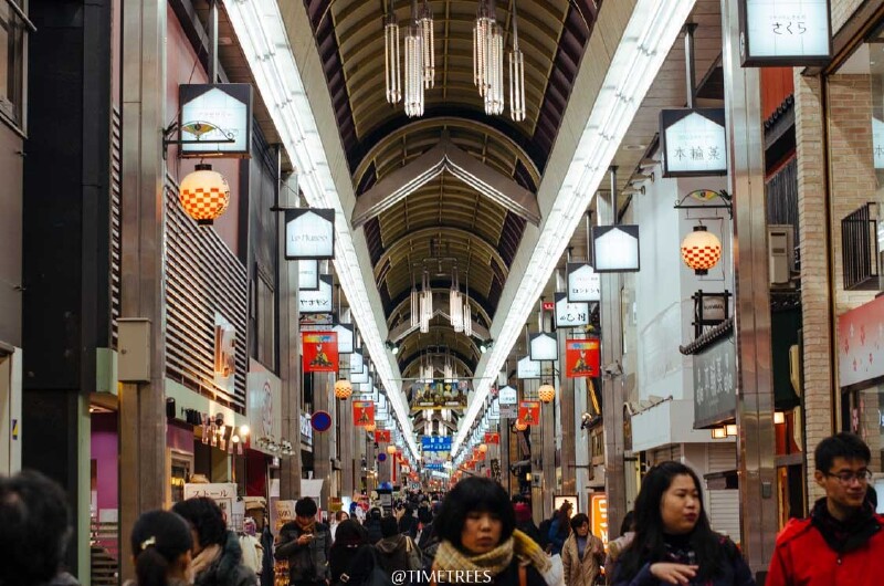 据说设立于天正年间(约400年前),作为江户时代生鲜食品批发地"锦之店"