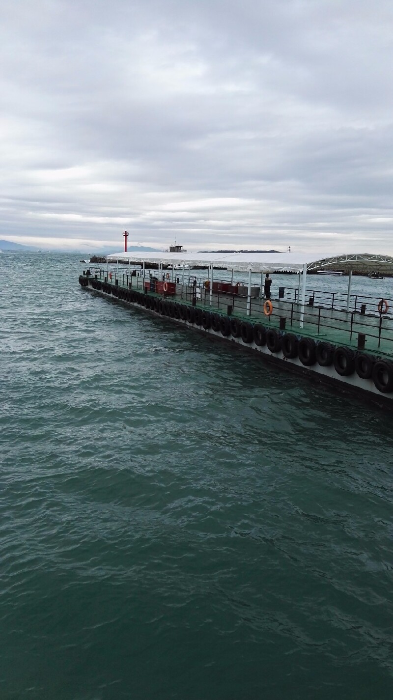 停船上客的码头