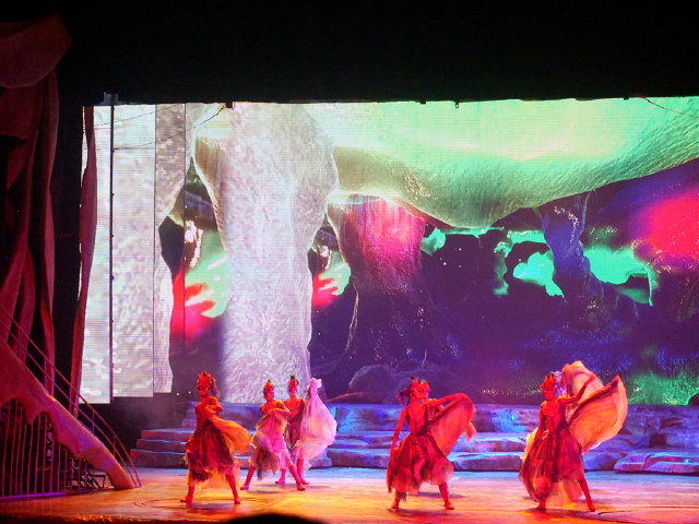 参观【漓水古越歌舞表演】,她是"十里画廊"景区内大型山水实景演出,是