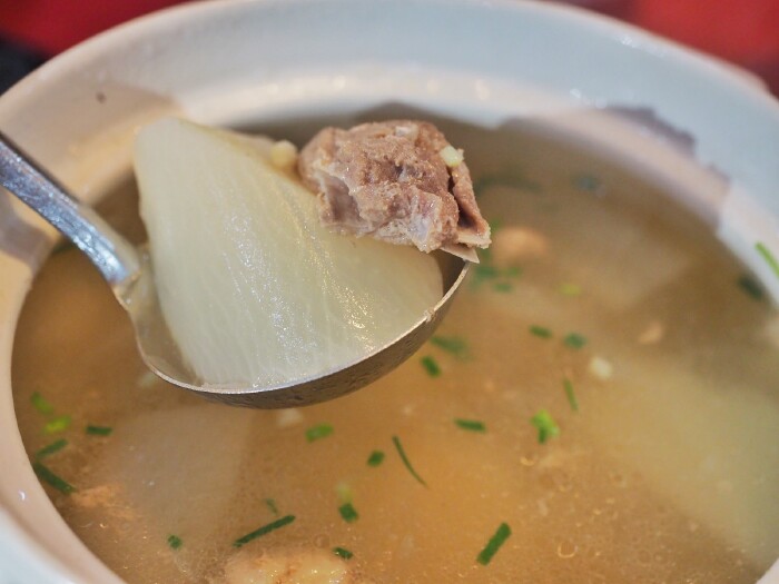 了充足的新鲜食材,每一道菜都有加入桑树的元素,桑芽,桑叶,桑枝,蚕蛹