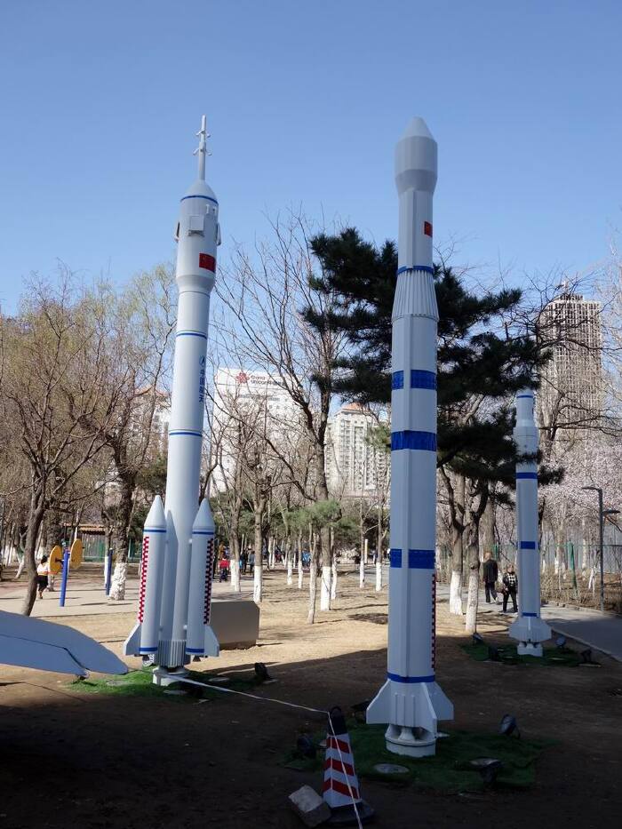 这是国产长征一号,二号,三号3种火箭的模型