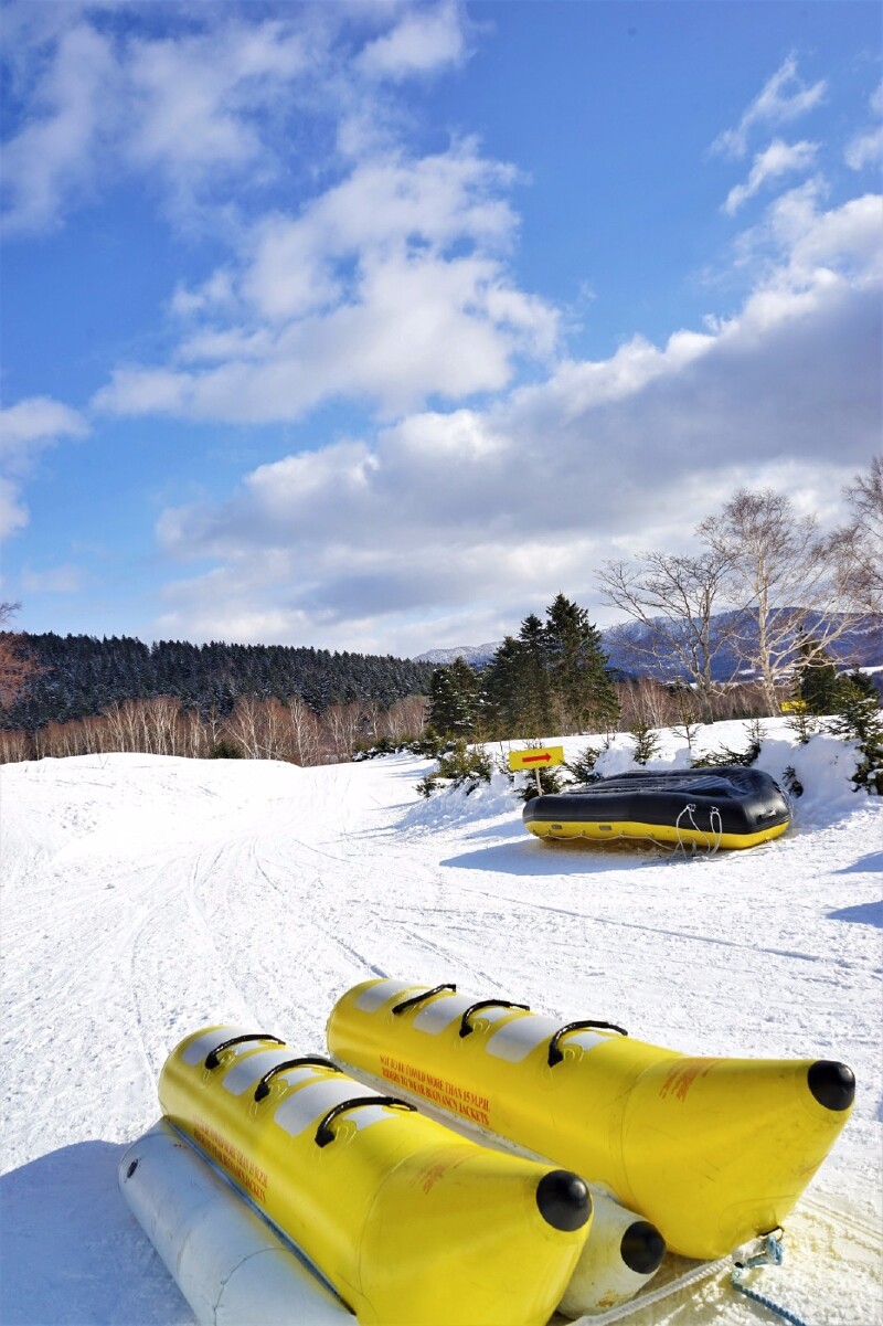 雪地香蕉船适合多人一起玩,看似安全实则刺激