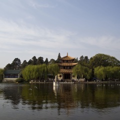 滇池