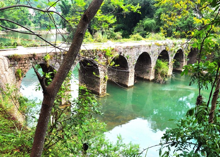 (lb8)大七孔景区外的大七孔古桥.