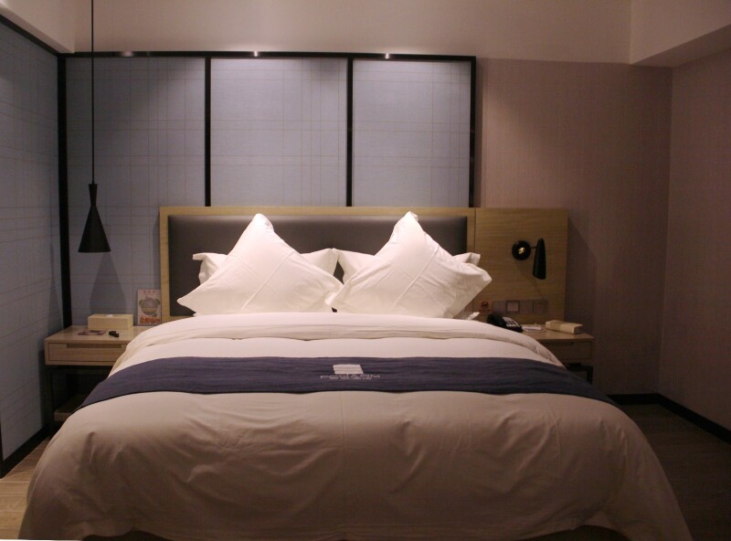 宜尚酒店的床很软,但又不至于软到让你睡的腰疼,我还是比较喜欢的