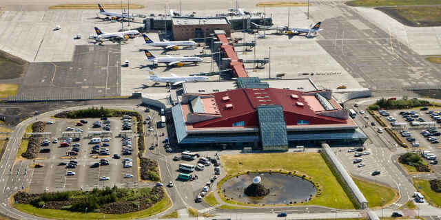  雷克雅未克:凯夫拉维克国际机场巴士接送服务>