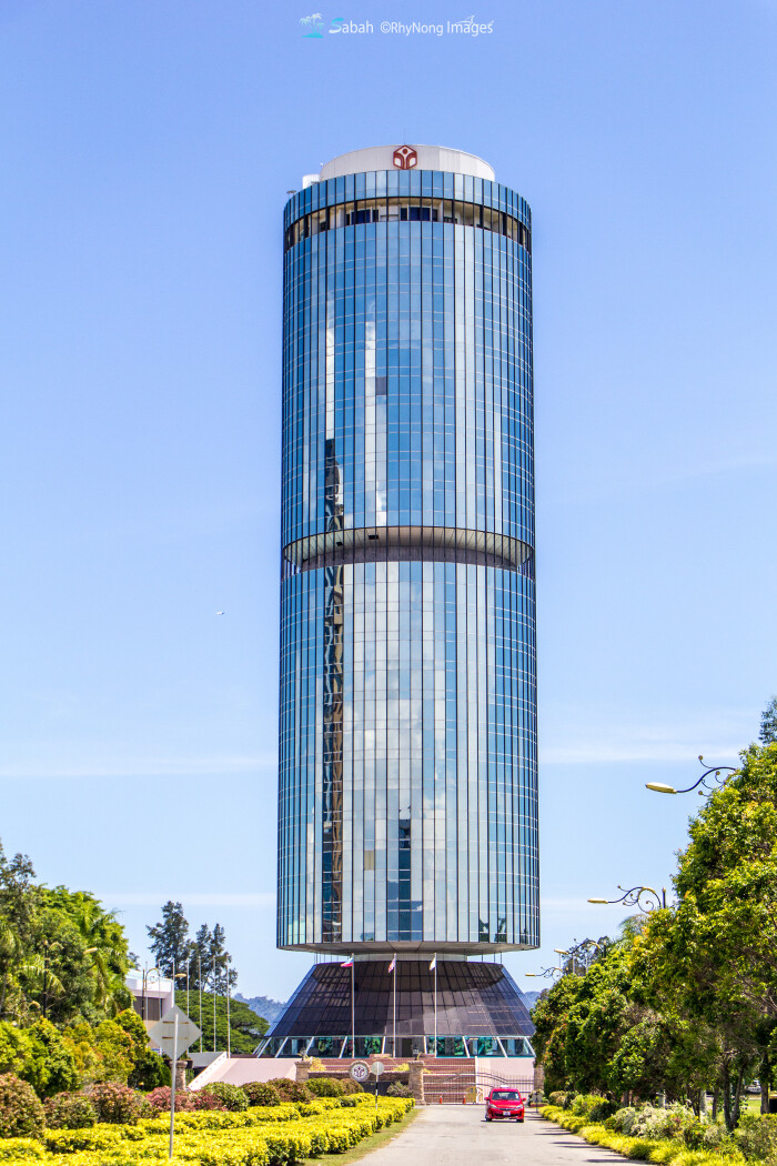 我来给大厦一个正面的特写.