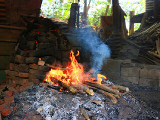 吉海土窑野外第一家