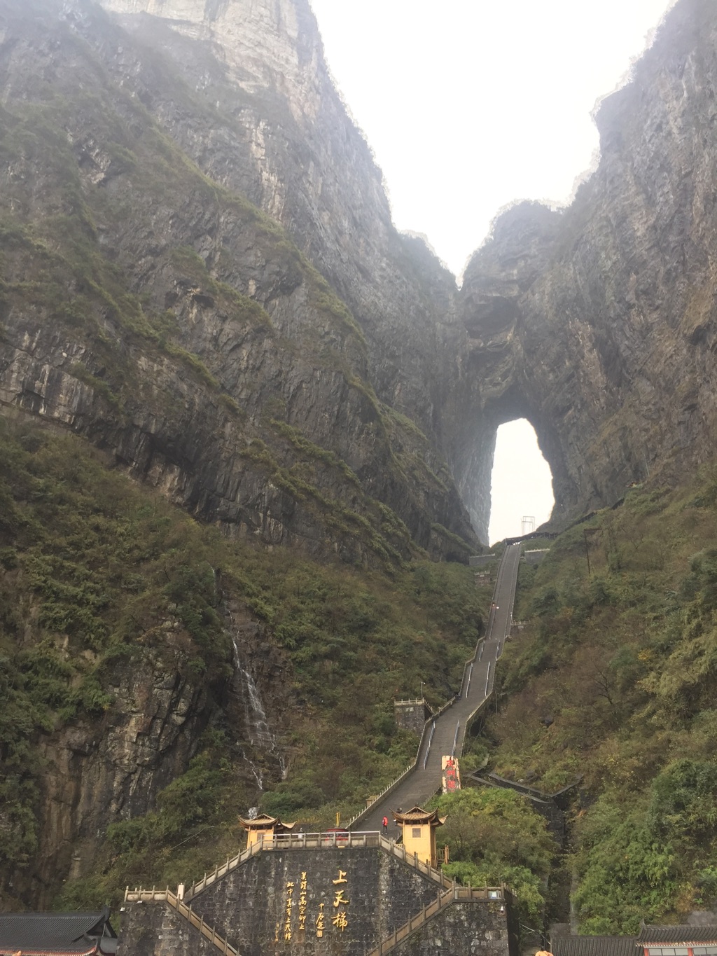 张家界玻璃桥-森林公园-天门山玻璃栈道3日游>长沙市区上门接丨2晚