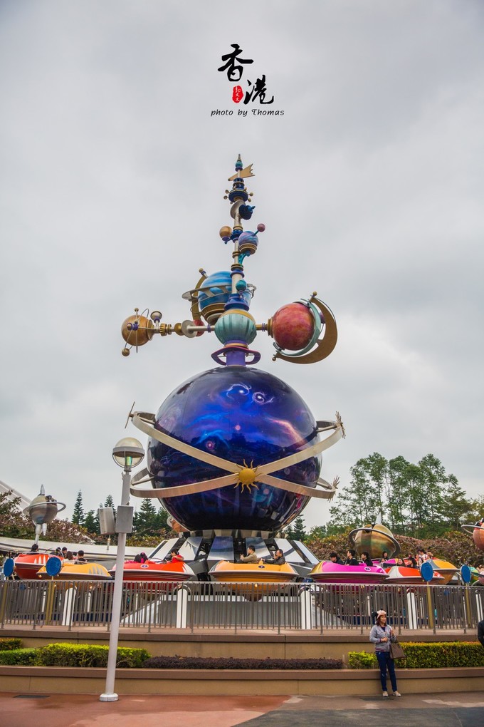 香港迪士尼乐园         好爱这一把飘飘欲升空的氢气球