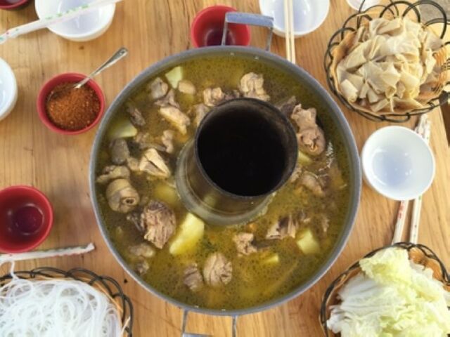 含骑马划船,皮划艇不限时,安排土鸡火锅