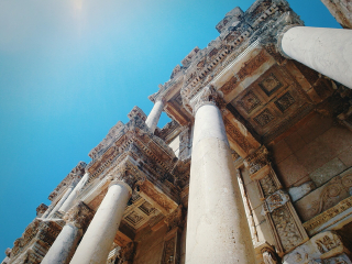 塞尔苏斯图书馆