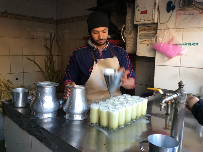 开罗街边卖甘蔗汁的小店