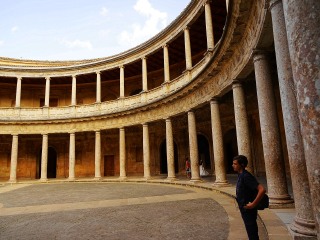 卡洛斯五世宫殿