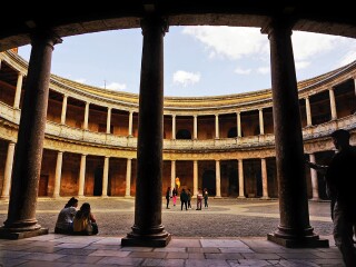 卡洛斯五世宫殿